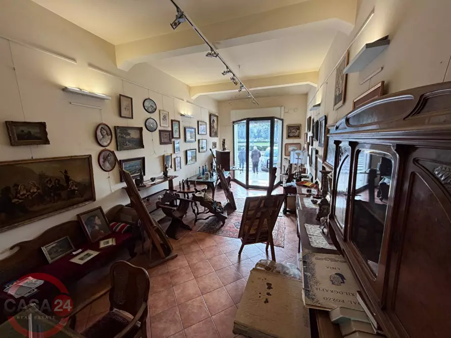 Immagine 15 di Locale commerciale in vendita  in Piazza San Marco a Latina