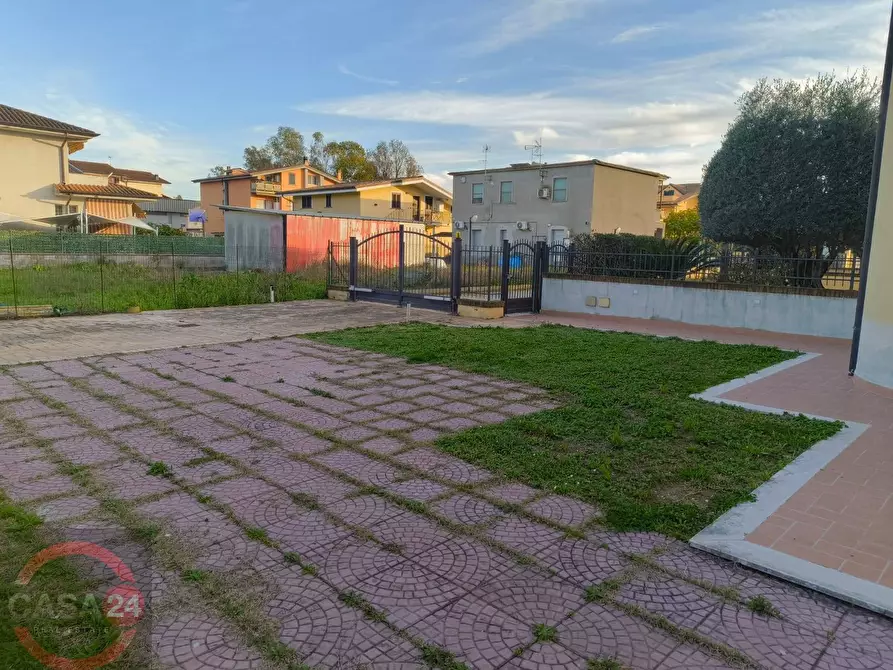 Immagine 11 di Villa in vendita  in via del pantanaccio a Latina