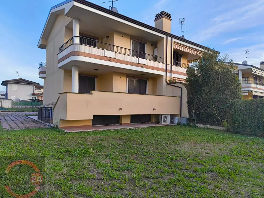 Immagine 7 di Villa in vendita  in via del pantanaccio a Latina
