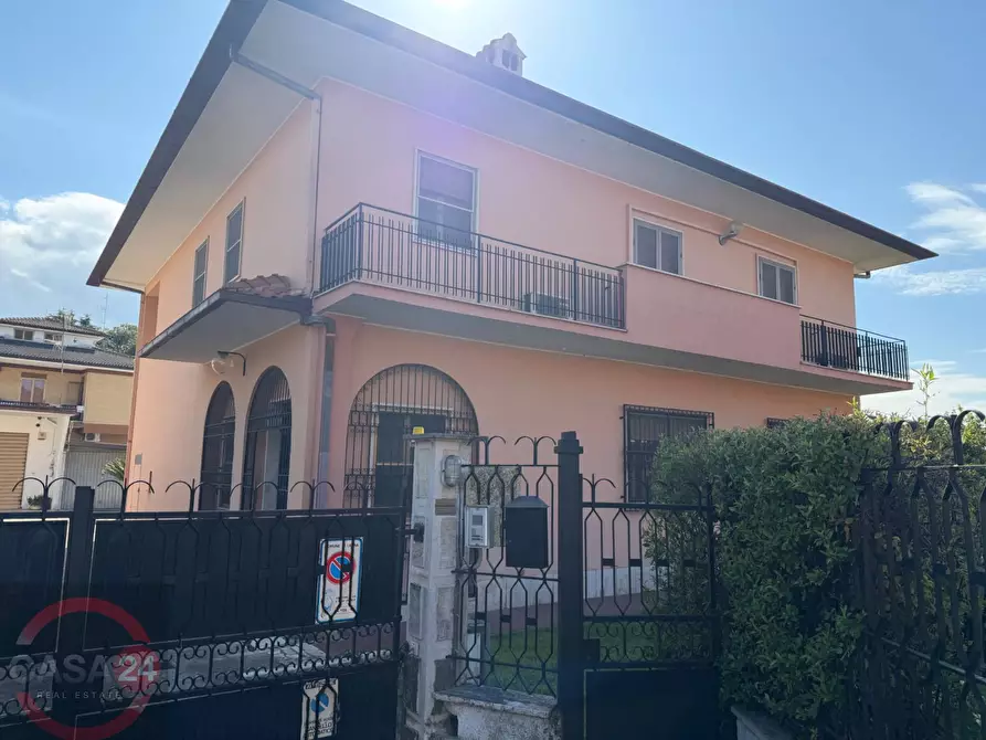 Immagine 1 di Villa in vendita  in Strada Carrara a Latina