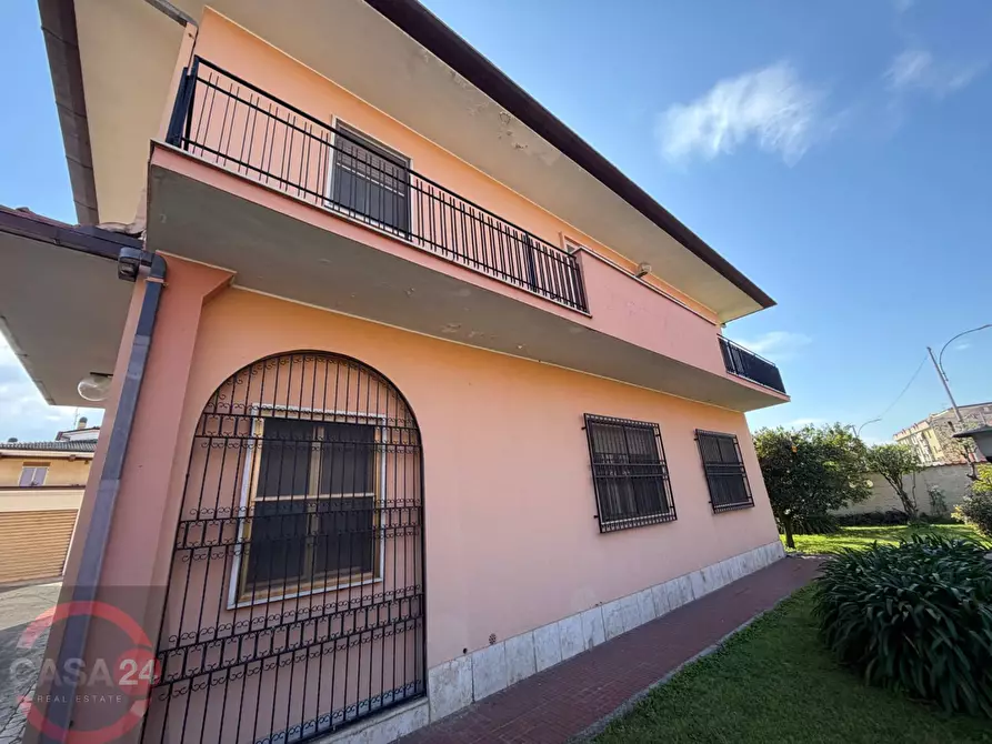 Immagine 2 di Villa in vendita  in Strada Carrara a Latina