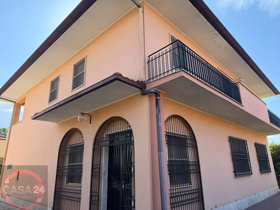 Immagine 3 di Villa in vendita  in Strada Carrara a Latina