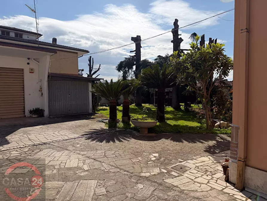 Immagine 9 di Villa in vendita  in Strada Carrara a Latina