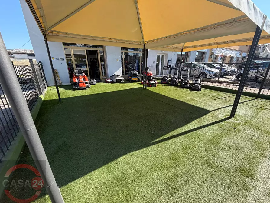 Immagine 25 di Locale commerciale in vendita  in Via Romagnoli a Latina