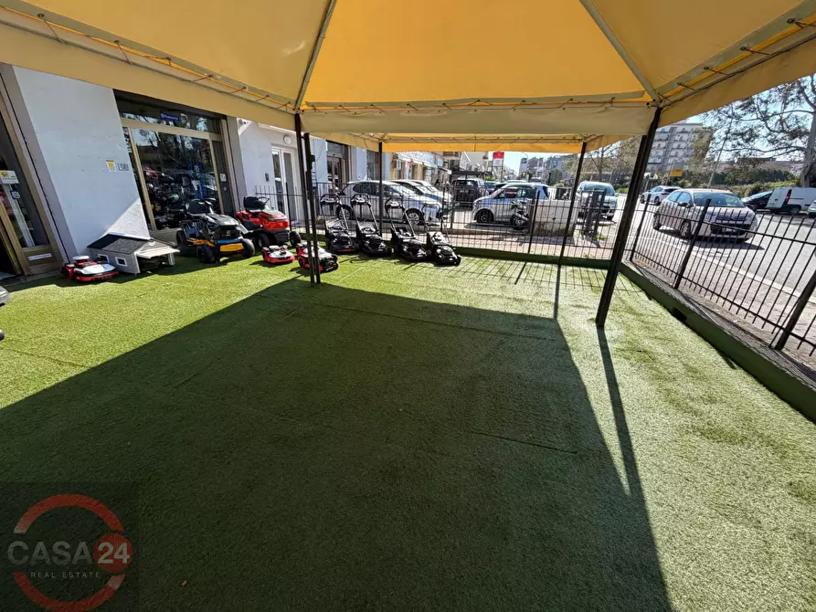 Immagine 30 di Locale commerciale in vendita  in Via Romagnoli a Latina