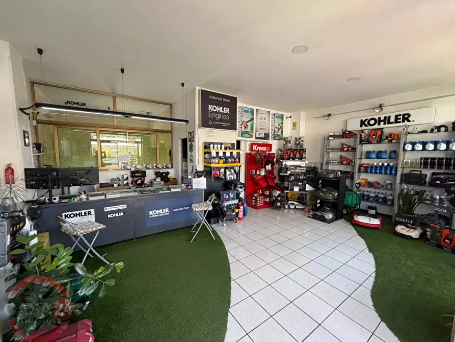 Immagine 2 di Locale commerciale in vendita  in Via Romagnoli a Latina