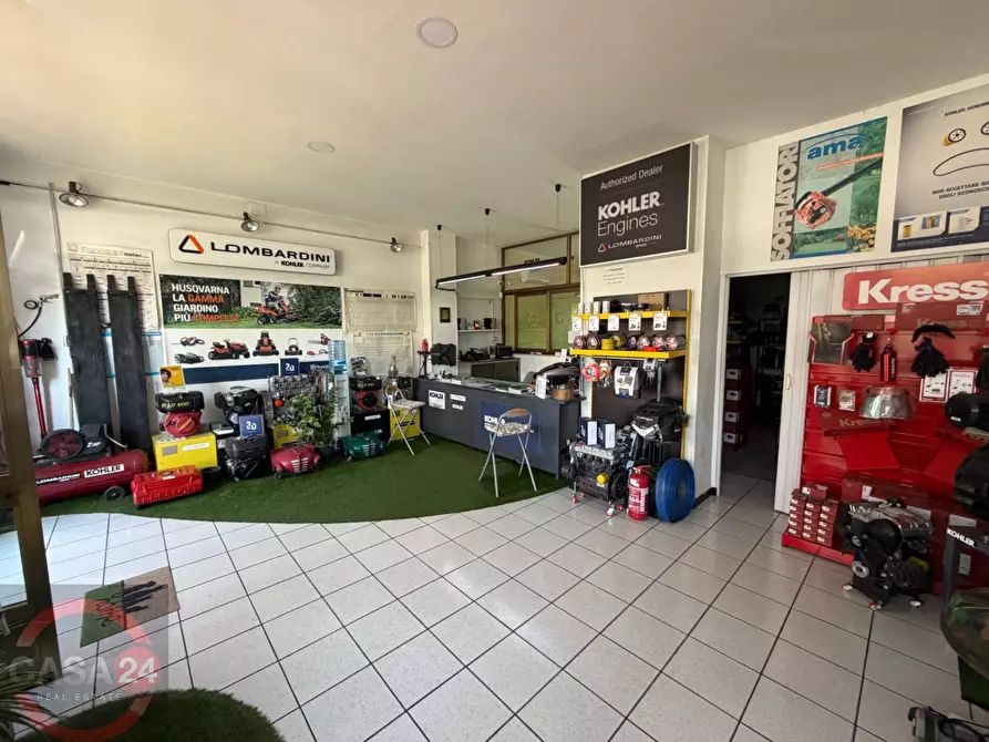 Immagine 1 di Locale commerciale in vendita  in Via Romagnoli a Latina