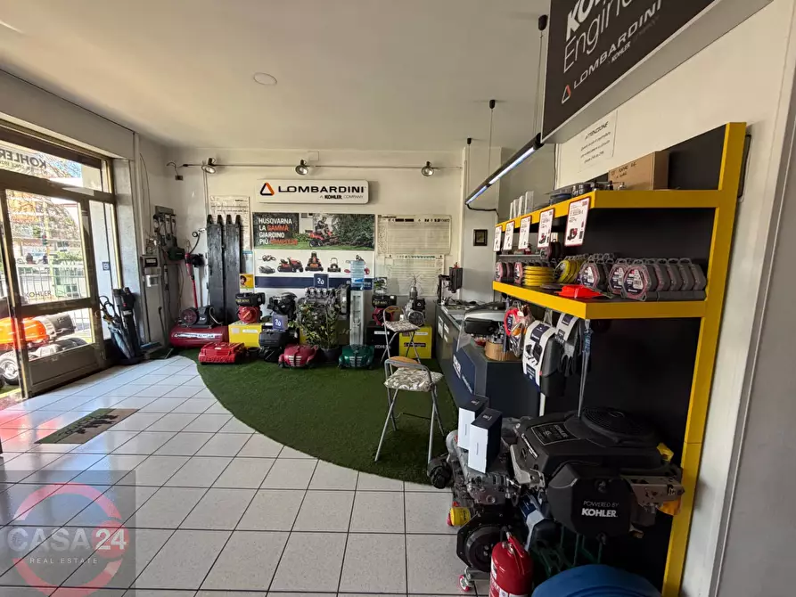 Immagine 3 di Locale commerciale in vendita  in Via Romagnoli a Latina