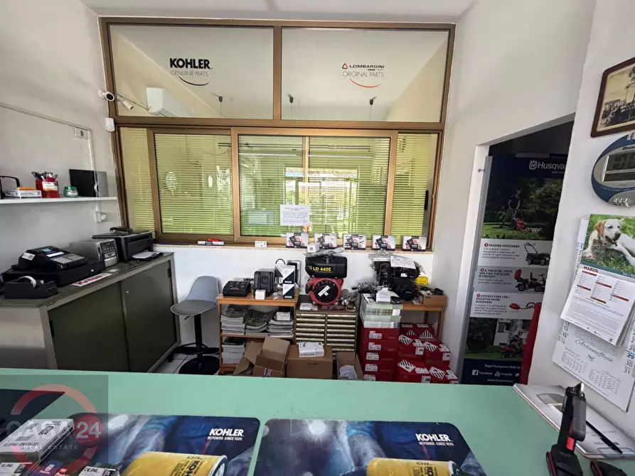 Immagine 4 di Locale commerciale in vendita  in Via Romagnoli a Latina