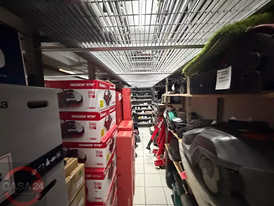 Immagine 7 di Locale commerciale in vendita  in Via Romagnoli a Latina