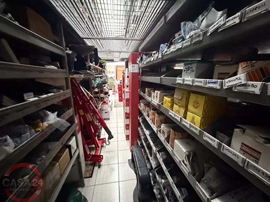 Immagine 8 di Locale commerciale in vendita  in Via Romagnoli a Latina