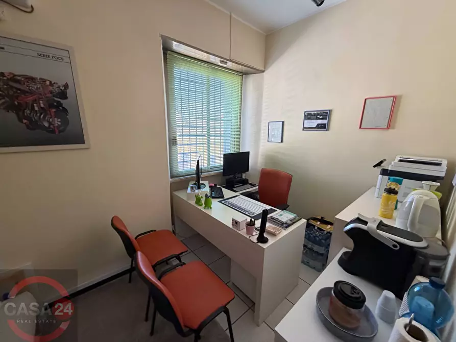 Immagine 10 di Locale commerciale in vendita  in Via Romagnoli a Latina