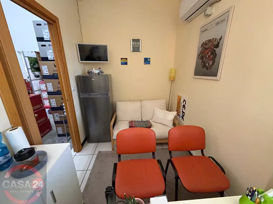 Immagine 11 di Locale commerciale in vendita  in Via Romagnoli a Latina