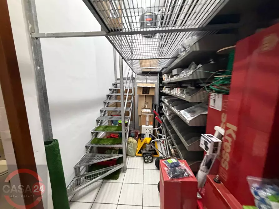 Immagine 12 di Locale commerciale in vendita  in Via Romagnoli a Latina
