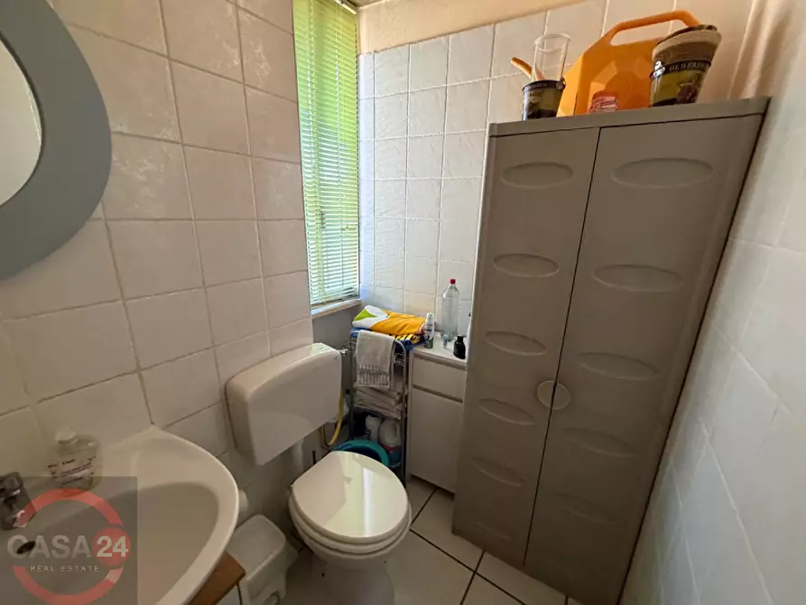 Immagine 13 di Locale commerciale in vendita  in Via Romagnoli a Latina