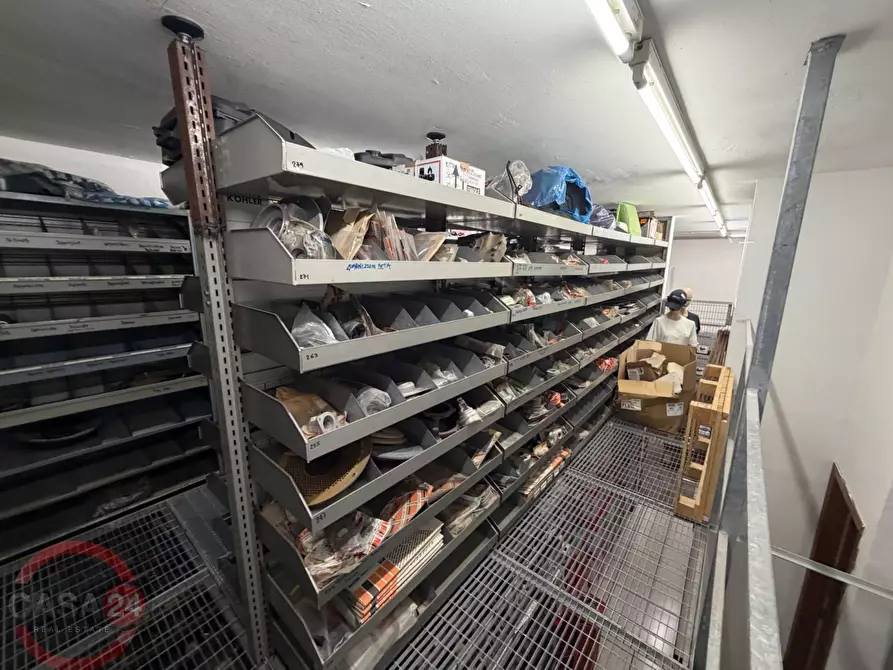 Immagine 15 di Locale commerciale in vendita  in Via Romagnoli a Latina