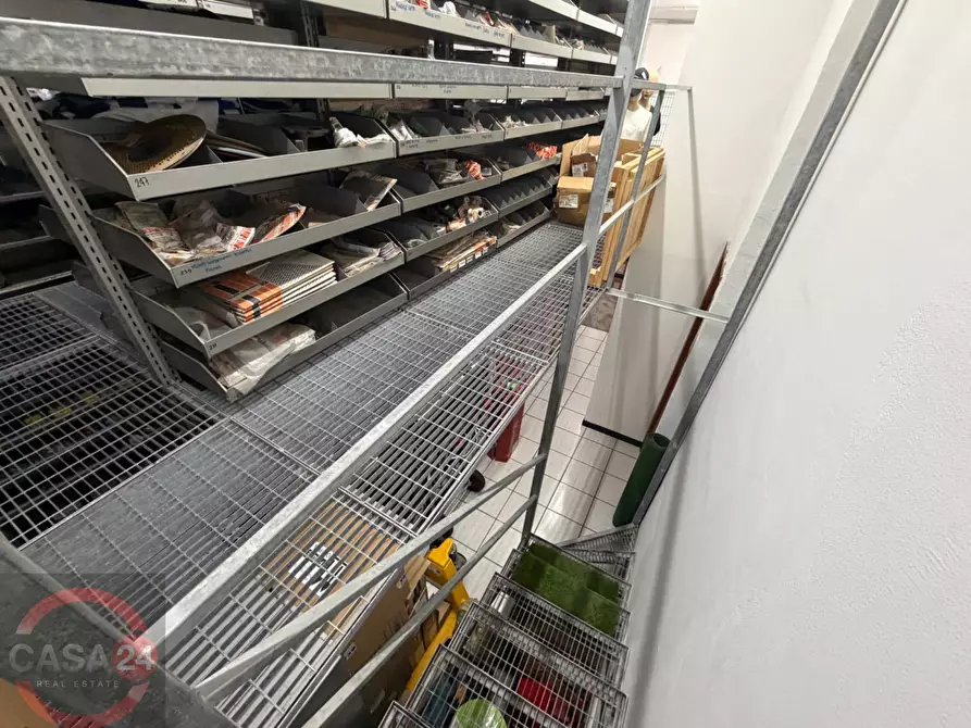 Immagine 16 di Locale commerciale in vendita  in Via Romagnoli a Latina