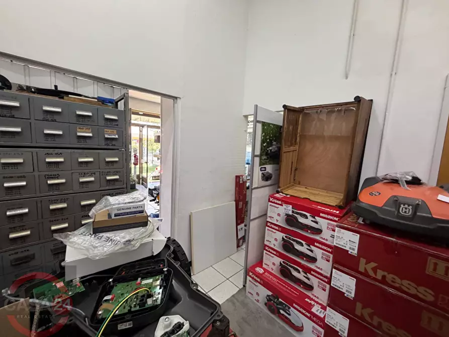 Immagine 17 di Locale commerciale in vendita  in Via Romagnoli a Latina
