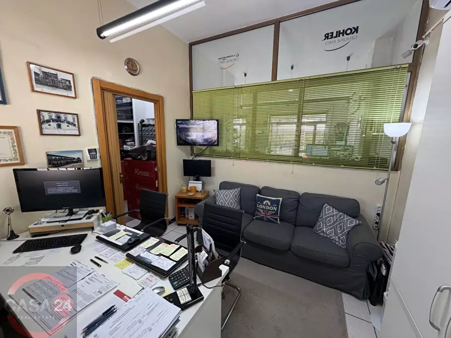 Immagine 21 di Locale commerciale in vendita  in Via Romagnoli a Latina