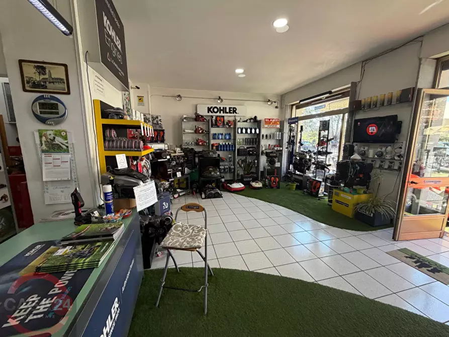 Immagine 23 di Locale commerciale in vendita  in Via Romagnoli a Latina