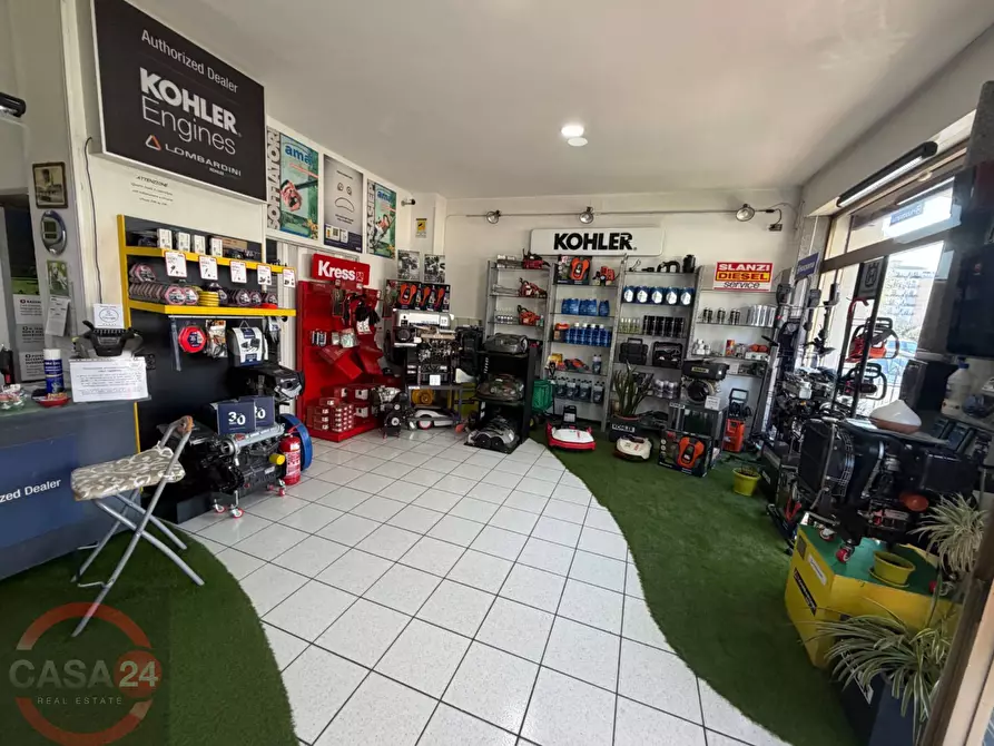 Immagine 24 di Locale commerciale in vendita  in Via Romagnoli a Latina