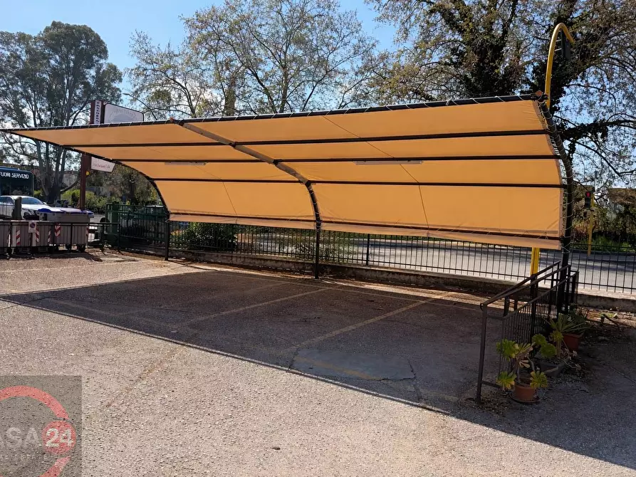 Immagine 32 di Locale commerciale in vendita  in Via Romagnoli a Latina