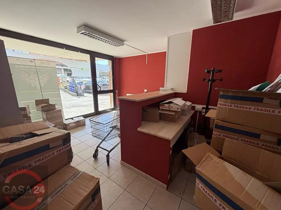 Immagine 3 di Locale commerciale in vendita  in Via dell'Irto a Bassiano