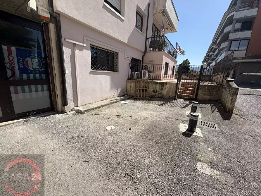 Immagine 4 di Locale commerciale in vendita  in Via dell'Irto a Bassiano