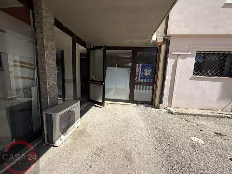 Immagine 5 di Locale commerciale in vendita  in Via dell'Irto a Bassiano