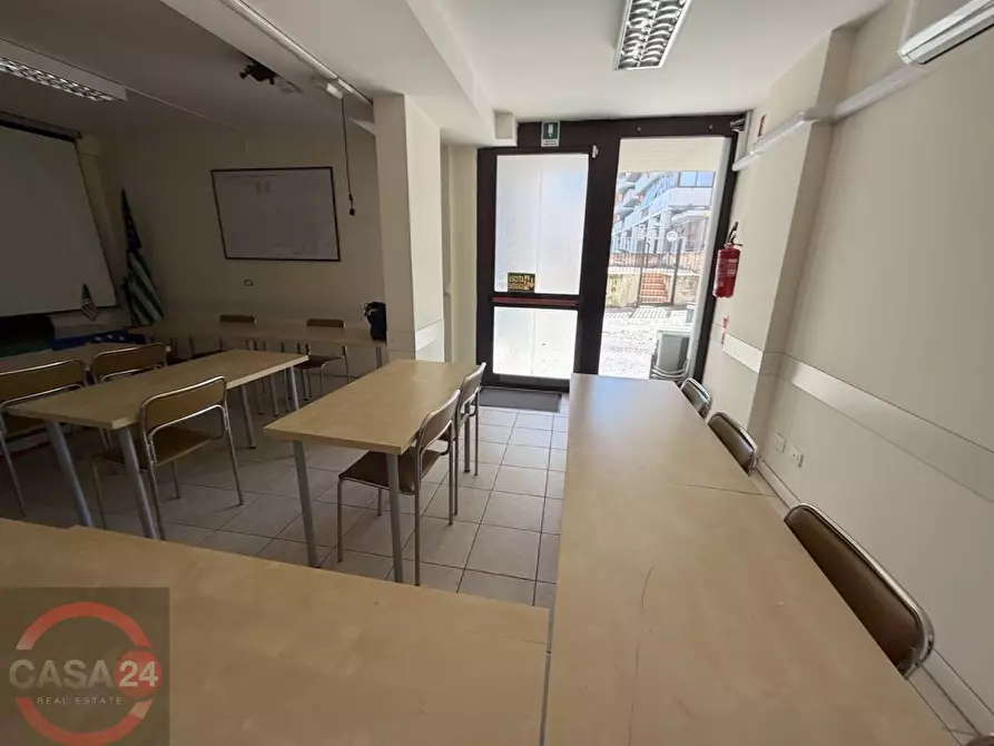 Immagine 10 di Locale commerciale in vendita  in Via dell'Irto a Bassiano