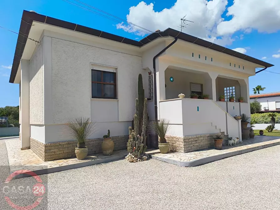Immagine 5 di Villa in vendita  in via Pontina km 80 a Latina
