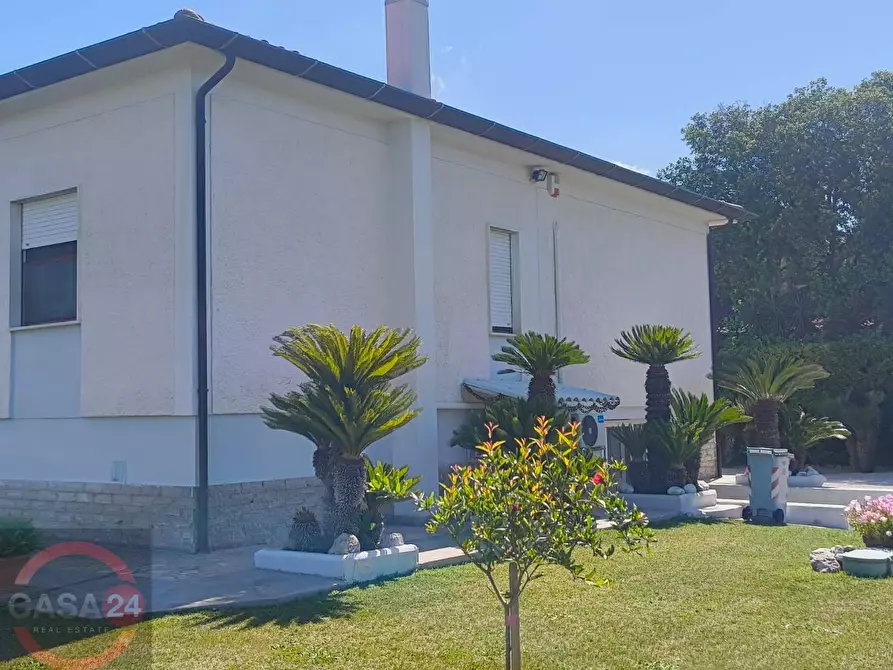 Immagine 23 di Villa in vendita  in via Pontina km 80 a Latina