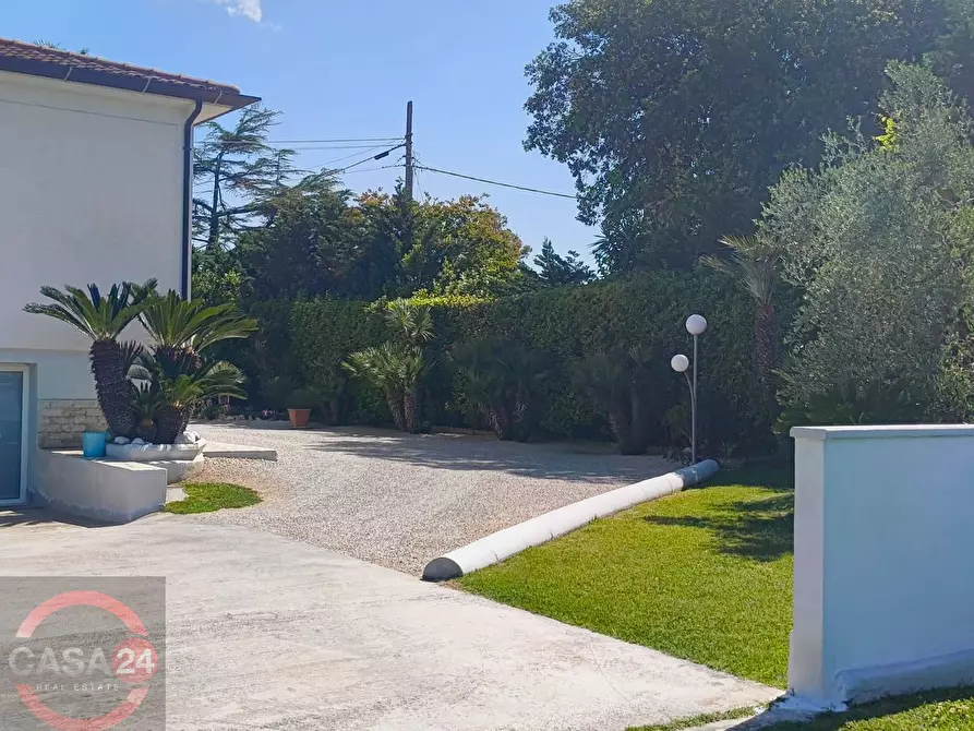 Immagine 38 di Villa in vendita  in via Pontina km 80 a Latina