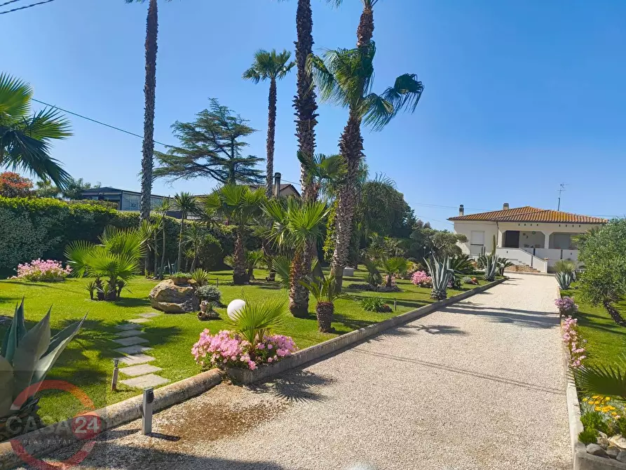 Immagine 2 di Villa in vendita  in via Pontina km 80 a Latina