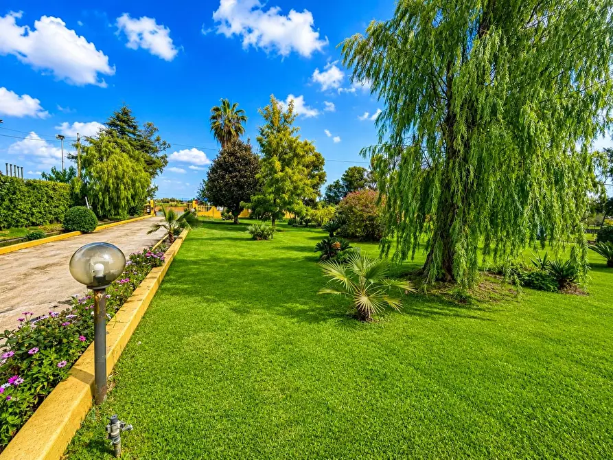 Immagine 3 di Villa in vendita  in Via Pontina, Km 80 a Latina