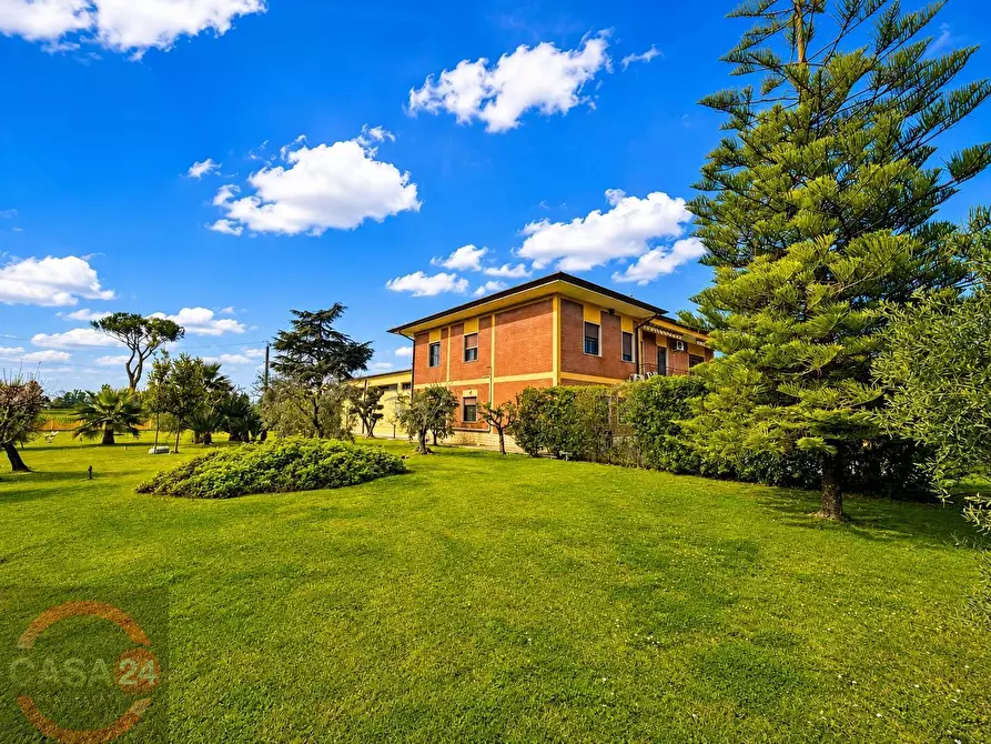 Immagine 6 di Villa in vendita  in Via Pontina, Km 80 a Latina