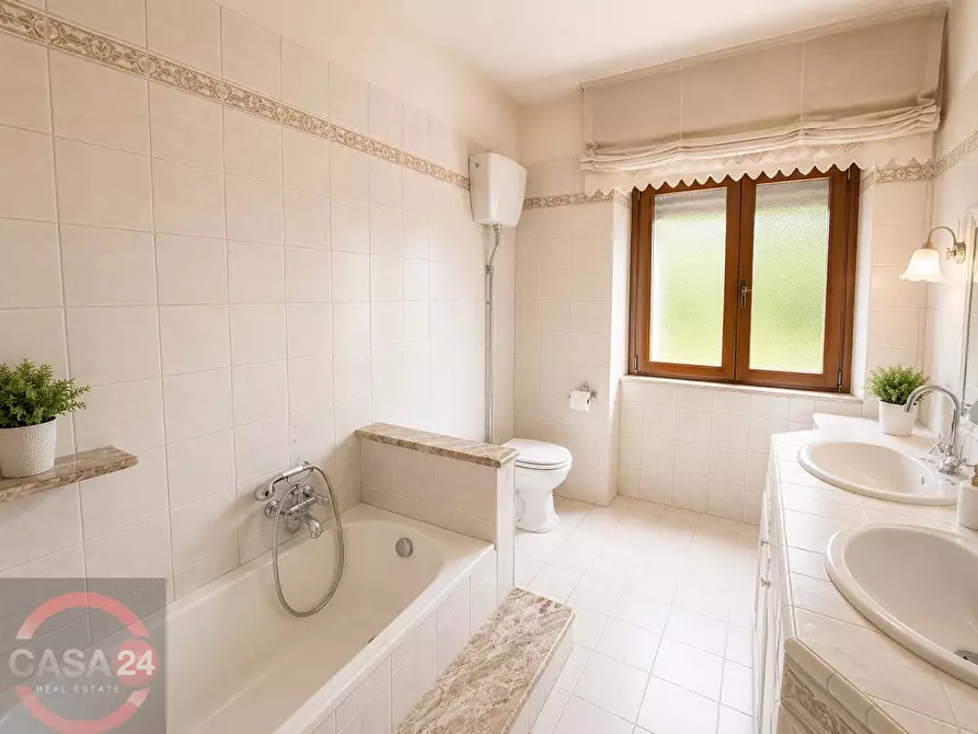 Immagine 15 di Villa in vendita  in Via Pontina, Km 80 a Latina