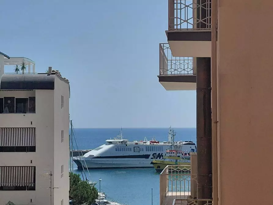 Immagine 11 di Appartamento in vendita  in via vitruvio a Formia