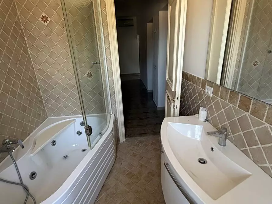 Immagine 29 di Villa in vendita  in Via Randa a Latina
