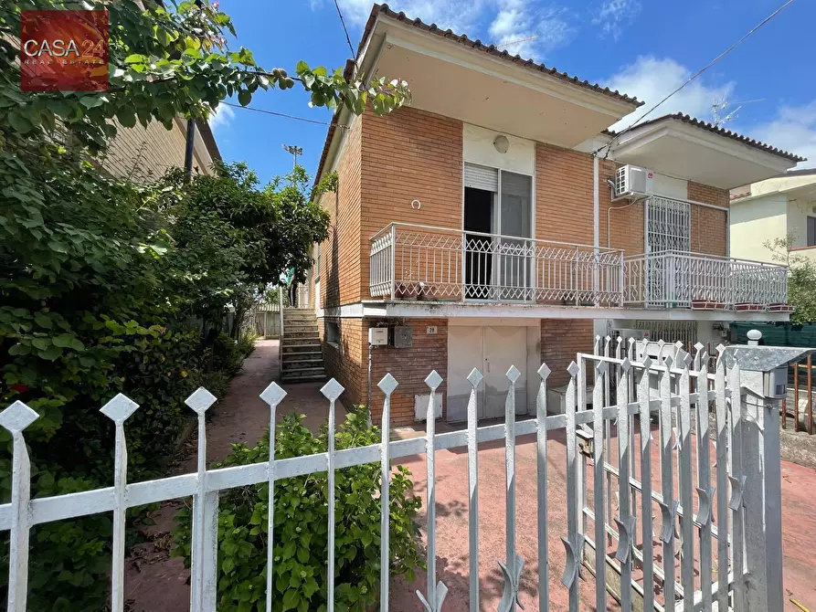 Immagine 1 di Villetta a schiera in vendita  in Via Prezzolini a Latina