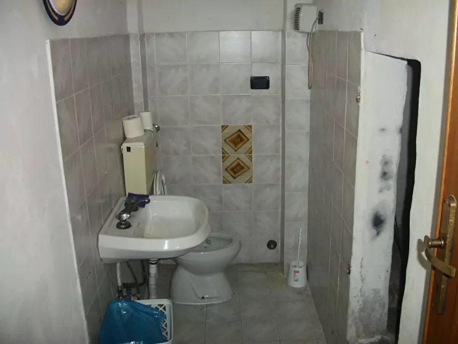 Immagine 5 di Attività commerciale in affitto  in Via C.Cattaneo a Pisa