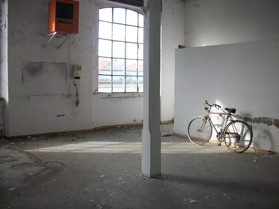 Immagine 10 di Attività commerciale in affitto  in Via Giosue' Carducci a Pisa