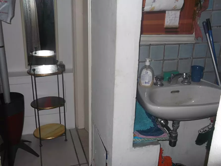 Immagine 4 di Attività commerciale in affitto  in corso italia a Pisa