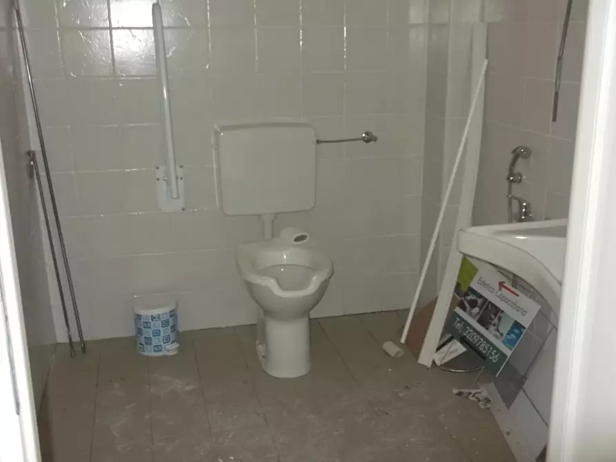 Immagine 8 di Attività commerciale in affitto  in Via Luigi Pera 68 a Pisa