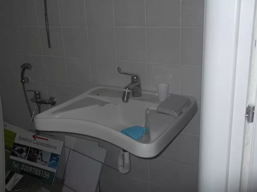 Immagine 6 di Attività commerciale in affitto  in Via Luigi Pera 68 a Pisa