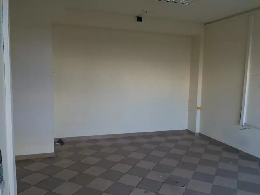 Immagine 2 di Ufficio in affitto  in via lenin - a San Giuliano Terme