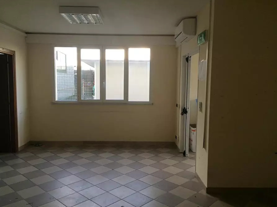 Immagine 6 di Ufficio in affitto  in via lenin - a San Giuliano Terme