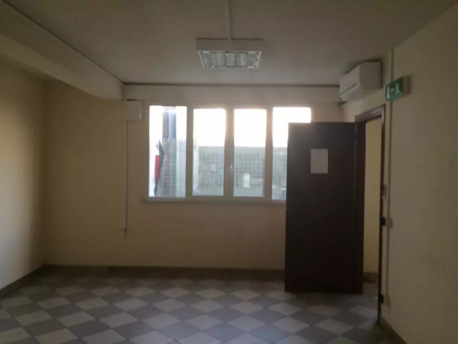 Immagine 8 di Ufficio in affitto  in via lenin - a San Giuliano Terme
