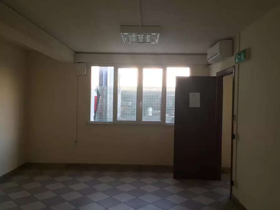 Immagine 9 di Ufficio in affitto  in via lenin - a San Giuliano Terme