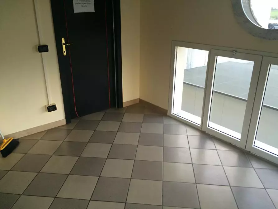 Immagine 11 di Ufficio in affitto  in via lenin - a San Giuliano Terme